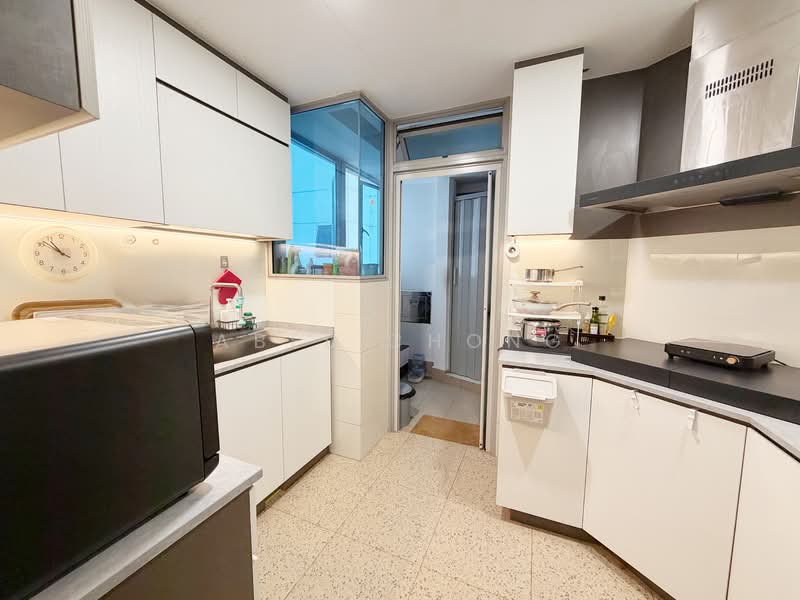 Blue Horizon Condominium For Sale at S$ 1,800,000 | PropertyGuru Singapore - Kitchen