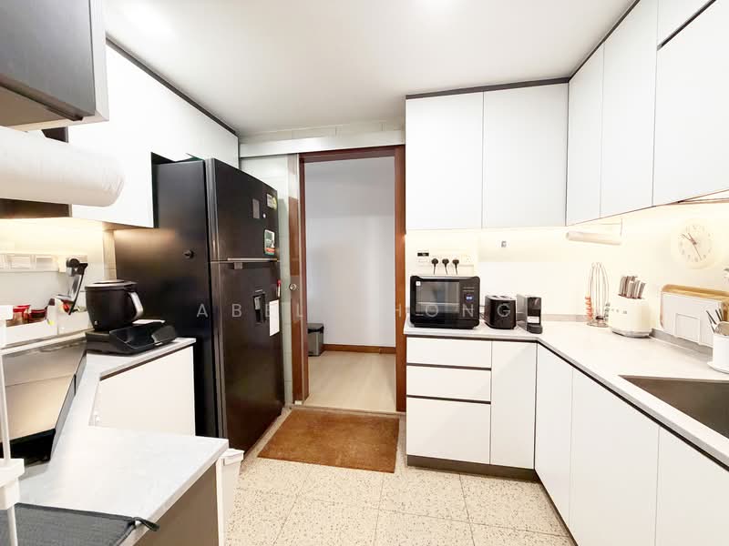 Blue Horizon Condominium For Sale at S$ 1,800,000 | PropertyGuru Singapore - Kitchen