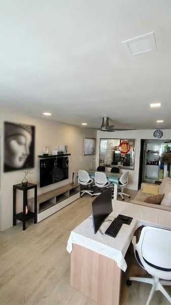 750 Yishun Street 72 HDB Flat For Sale at S$ 598,000 | PropertyGuru Singapore - Living Room