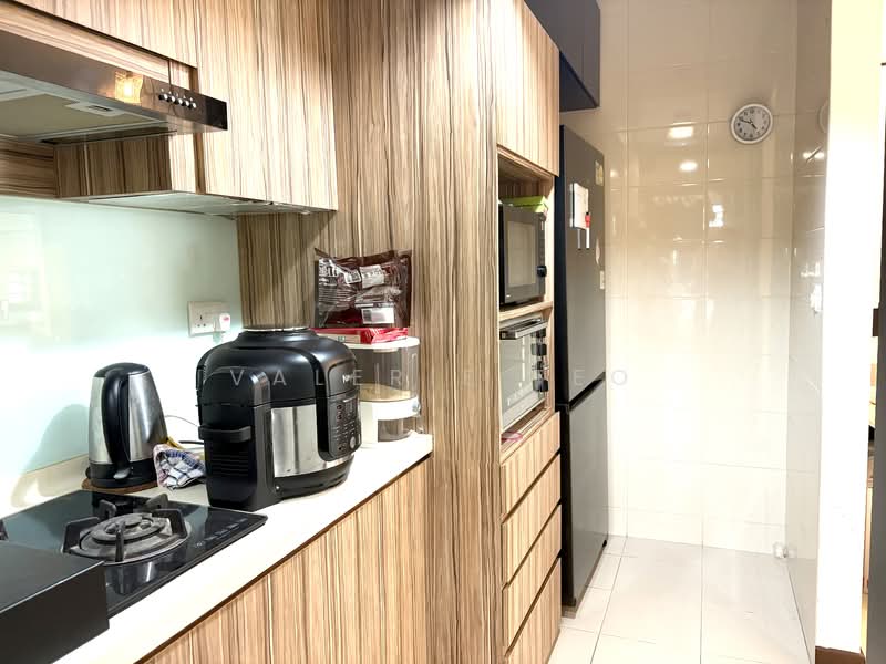 272C Punggol Walk HDB Flat For Sale at S$ 820,000 | PropertyGuru Singapore - Kitchen