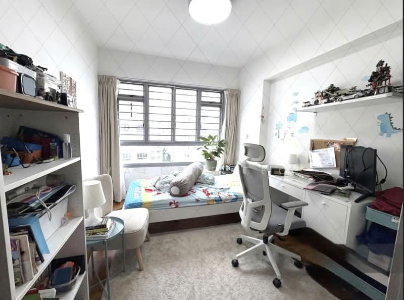 272C Punggol Walk HDB Flat For Sale at S$ 820,000 | PropertyGuru Singapore - Bedroom