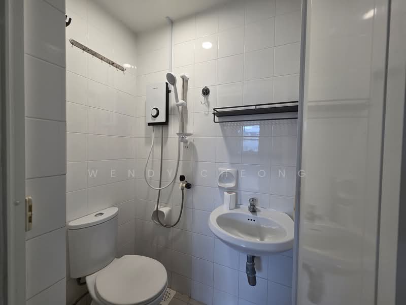 Dahlia Park Condo, 5 Flora Drive, Room Rental, 150 sqft, Condominium For Rent, by Wendy Cheong, 500097442 - Bathroom - PropertyGuru.com.sg