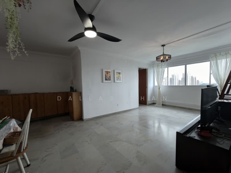 239 Lorong 1 Toa Payoh HDB Flat For Sale at S$ 828,000 | PropertyGuru Singapore - Living Room