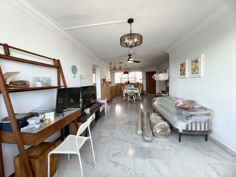 239 Lorong 1 Toa Payoh HDB Flat For Sale at S$ 828,000 | PropertyGuru Singapore - Living Room