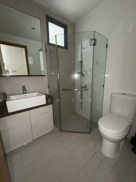 Viz at Holland, 221 Queensway, 2 Bedrooms, 1,130 sqft, Condominium For Rent, by Zen Tan, 500097479 - Bathroom - PropertyGuru.com.sg