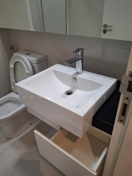 The Interlace, 180 Depot Road, 1 Bedroom, 550 sqft, Condominium For Rent, by Brandon Lee, 500097485 - Bathroom - PropertyGuru.com.sg