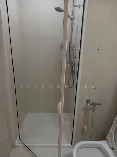 The Interlace, 180 Depot Road, 1 Bedroom, 550 sqft, Condominium For Rent, by Brandon Lee, 500097485 - Bathroom - PropertyGuru.com.sg
