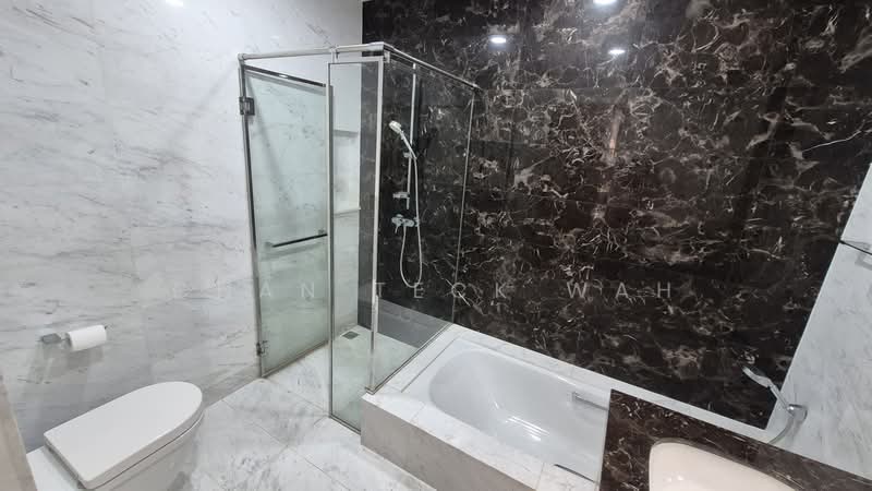 Luxus Hills Terraced House For Sale at S$ 4,950,000 | PropertyGuru Singapore - Master Bath