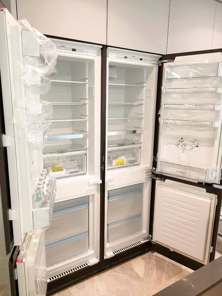 Amber Park Condominium For Sale at S$ 4,700,000 | PropertyGuru Singapore - 4-Door Concealed Bosch Fridge 