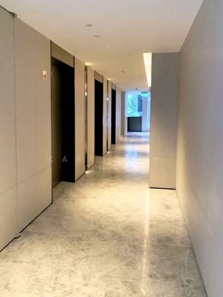 Amber Park Condominium For Sale at S$ 4,700,000 | PropertyGuru Singapore - Spacious common corridor