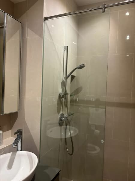 Pollen & Bleu Condominium For Sale at S$ 2,000,000 | PropertyGuru Singapore - Bathroom