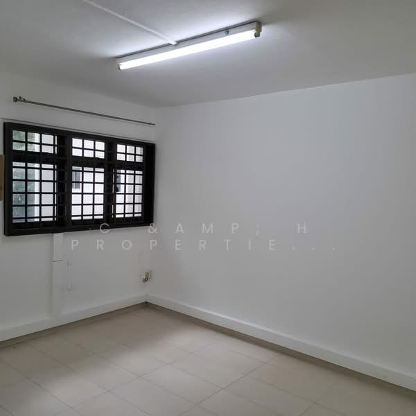 210 Boon Lay Place HDB Flat For Sale at S$ 350,000 | PropertyGuru Singapore - Interior