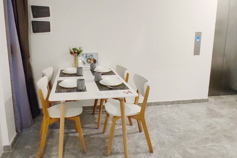 Mooi Residences, 139 Holland Road, Room Rental, 200 sqft, Condominium For Rent, by Charlotte Lin, 500097515 - Dining Room - PropertyGuru.com.sg