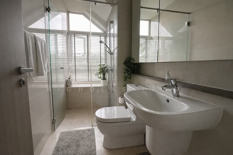 Flamingo Valley Condominium For Sale at S$ 2,600,000 | PropertyGuru Singapore - Bathroom
