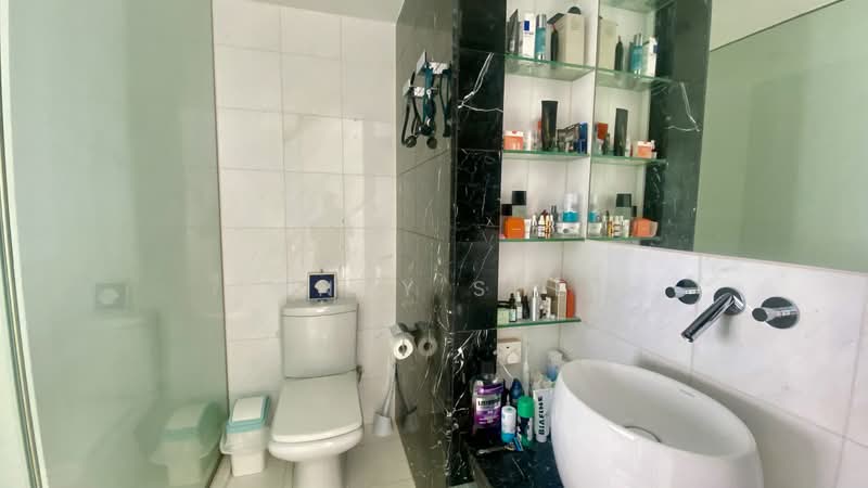 Icon Apartment For Sale at S$ 2,500,000 | PropertyGuru Singapore - Bathroom