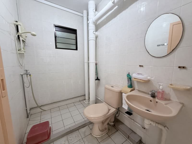 105 Rivervale Walk, 105 Rivervale Walk, 3 Bedrooms, 1,098 sqft, HDB Flat For Sale, by Lee Yeen, 500097533 - Bathroom - PropertyGuru.com.sg