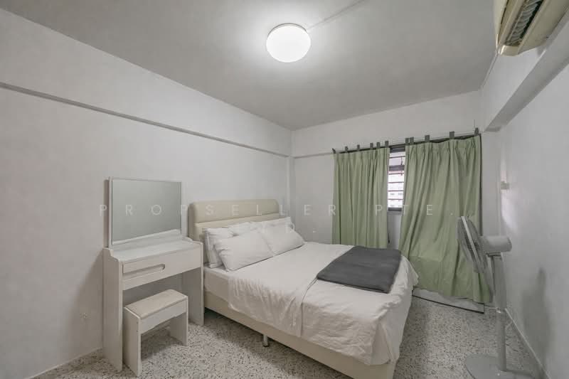 69 Telok Blangah Heights HDB Flat For Sale at S$ 590,000 | PropertyGuru Singapore - Bedroom