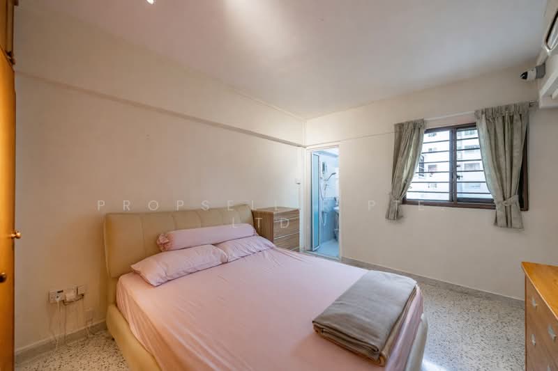 69 Telok Blangah Heights HDB Flat For Sale at S$ 590,000 | PropertyGuru Singapore - Bedroom