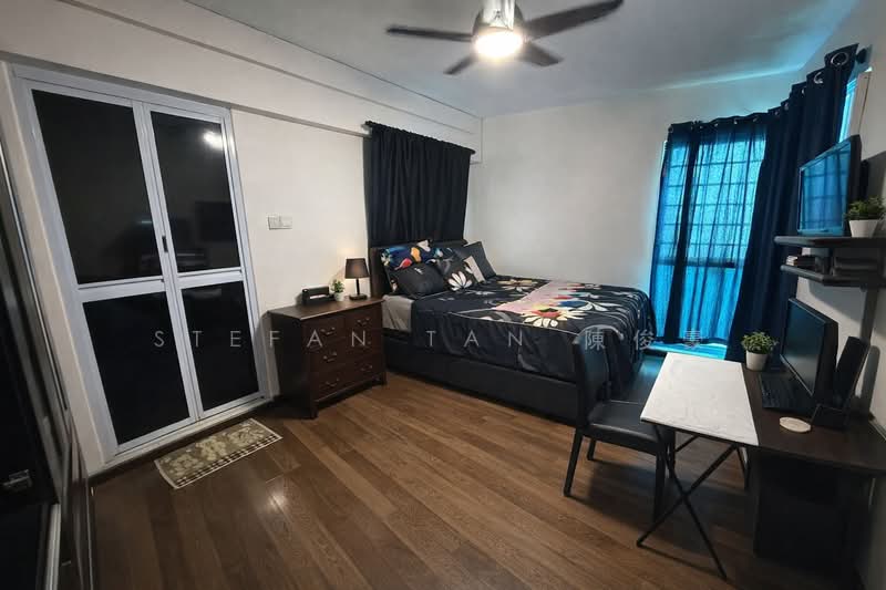 469B Admiralty Drive HDB Flat For Sale at S$ 718,688 | PropertyGuru Singapore - Master Bedroom