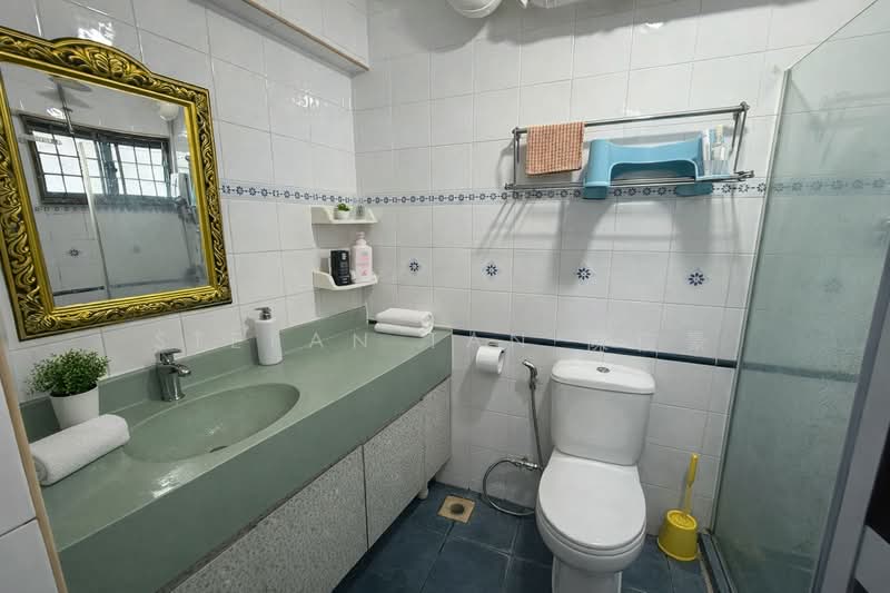 469B Admiralty Drive HDB Flat For Sale at S$ 718,688 | PropertyGuru Singapore - Master Bathroom