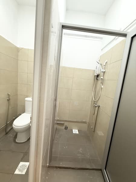 Cheap Bedroom near Kembangan MRT, , Room Rental, 120 sqft, Apartment For Rent, by Cindy Fu 付小姐, 500097553 - Bathroom - PropertyGuru.com.sg