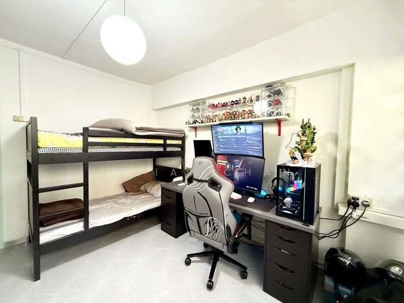 201 Bukit Batok Street 21 HDB Flat For Sale at S$ 578,000 | PropertyGuru Singapore - Bedroom
