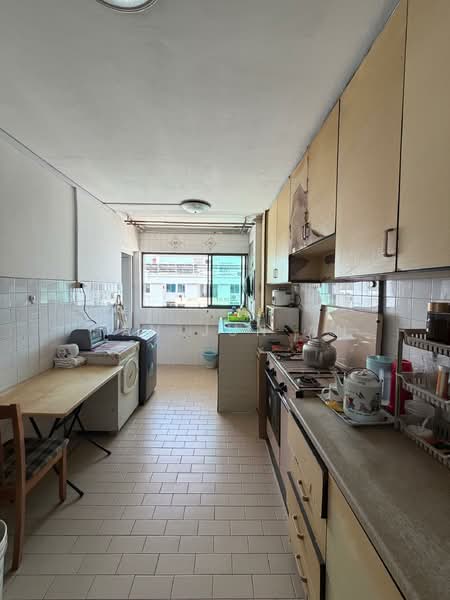 170 Bedok South Road HDB Flat For Sale at S$ 638,888 | PropertyGuru Singapore - Kitchen