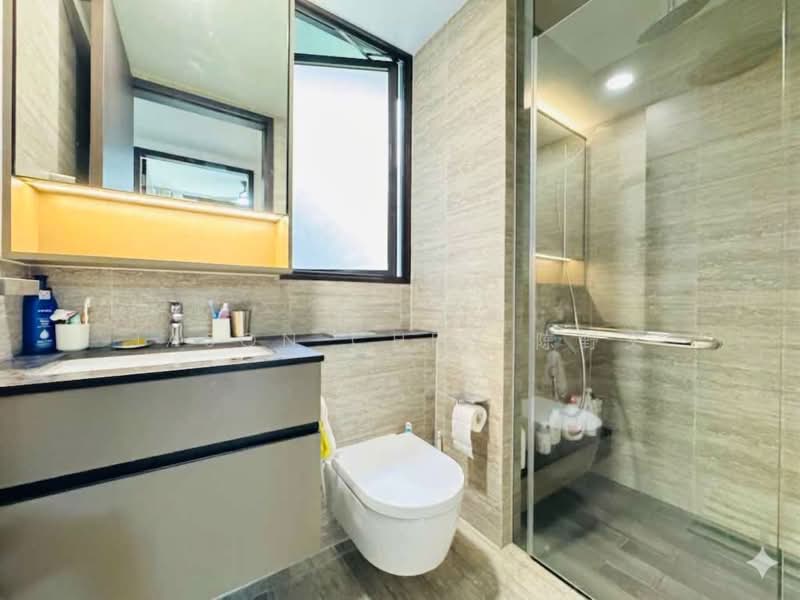 The Commodore Condominium For Sale at S$ 1,850,000 | PropertyGuru Singapore - Common Bathroom