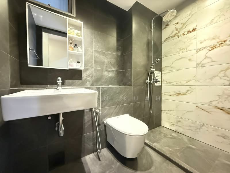 Starville Condominium For Sale at S$ 1,850,000 | PropertyGuru Singapore - Bathroom