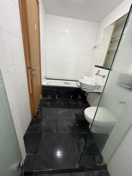 Urbana, 1 River Valley Close, 2 Bedrooms, 1,012 sqft, Condominium For Rent, by Sue Yap, 500097598 - Master Bathroom - PropertyGuru.com.sg