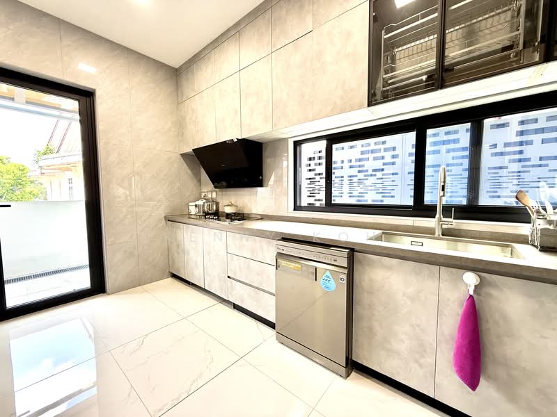 Chartwell Drive Semi-Detached House For Sale at S$ 9,980,000 | PropertyGuru Singapore - Wet Kitchen
