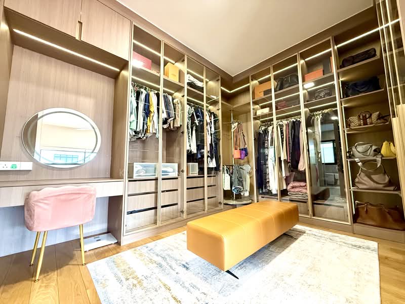 Chartwell Drive Semi-Detached House For Sale at S$ 9,980,000 | PropertyGuru Singapore - Walk in Wardrobe 