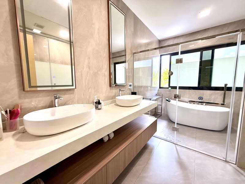 Chartwell Drive Semi-Detached House For Sale at S$ 9,980,000 | PropertyGuru Singapore - Master Bathroom