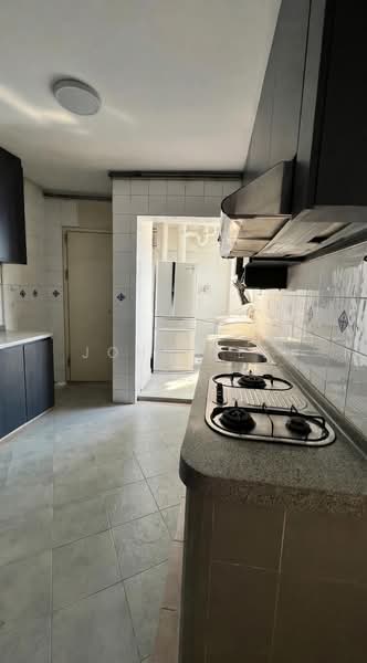469B Admiralty Drive HDB Flat For Sale at S$ 718,688 | PropertyGuru Singapore - Kitchen