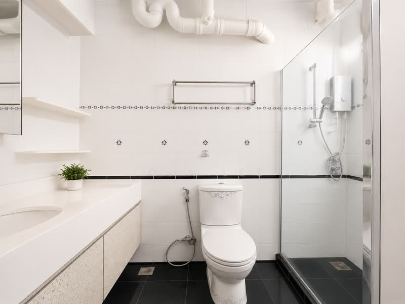 469B Admiralty Drive, 469B Admiralty Drive, 5 Bedrooms, 1,475 sqft, HDB Flat For Sale, by John Lee, 500097653 - Bathroom - PropertyGuru.com.sg