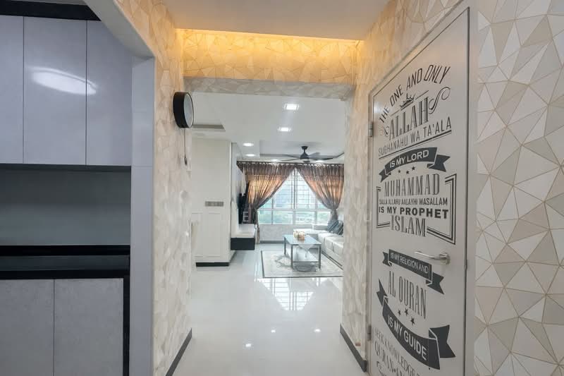 473B Upper Serangoon Crescent HDB Flat For Sale at S$ 680,000 | PropertyGuru Singapore - Living Room