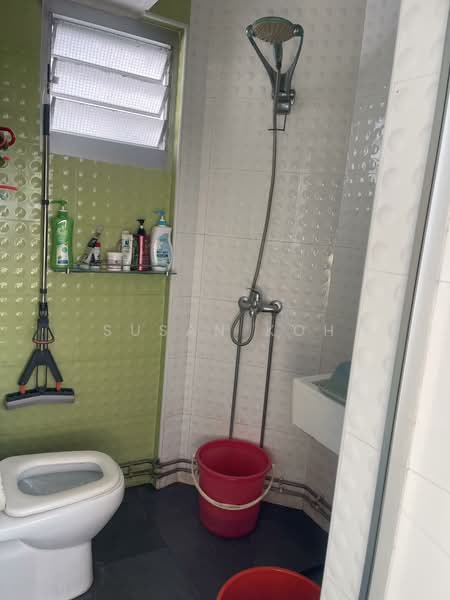 101 Jurong East Street 13 HDB Flat For Sale at S$ 460,000 | PropertyGuru Singapore - Bathroom