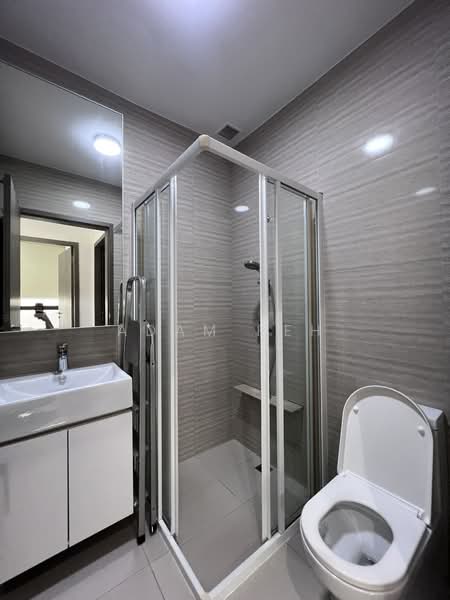 Sky Vue, 3 Bishan Street 15, 2 Bedrooms, 678 sqft, Condominium For Rent, by Adam Peh, 500097666 - Bathroom - PropertyGuru.com.sg