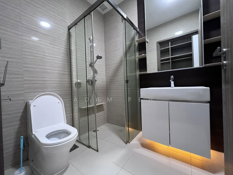 Sky Vue, 3 Bishan Street 15, 2 Bedrooms, 678 sqft, Condominium For Rent, by Adam Peh, 500097666 - Bathroom - PropertyGuru.com.sg