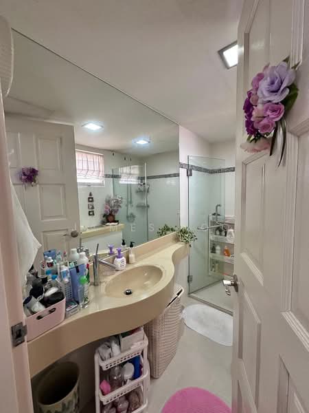 268A Compassvale Link HDB Flat For Sale at S$ 720,000 | PropertyGuru Singapore - Bathroom