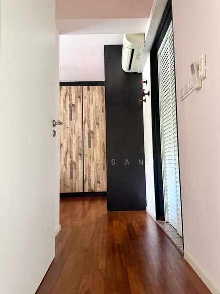 310C Punggol Walk HDB Flat For Sale at S$ 720,000 | PropertyGuru Singapore - Entrance to Master Bedroom