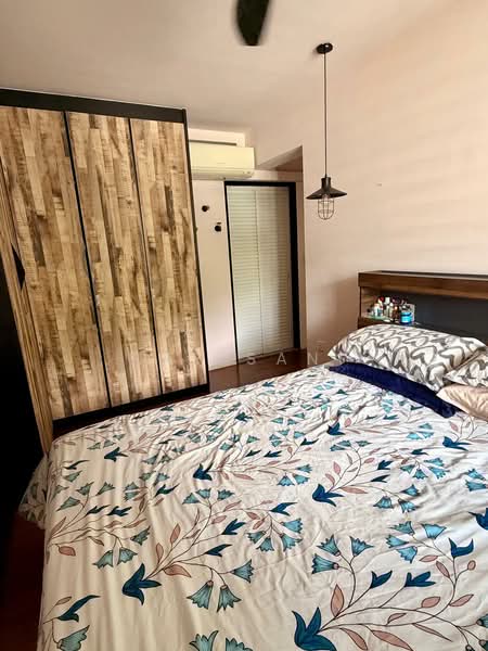 310C Punggol Walk HDB Flat For Sale at S$ 720,000 | PropertyGuru Singapore - Master Bedroom