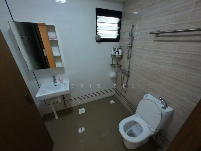 801A West Coast Crescent HDB Flat For Sale at S$ 1,140,000 | PropertyGuru Singapore - Bathroom