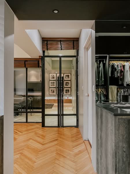 Master Bedroom + Vanity Area