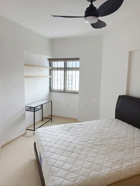 395 Bukit Batok West Avenue 5 HDB Flat For Sale at S$ 620,000 | PropertyGuru Singapore - Bedroom