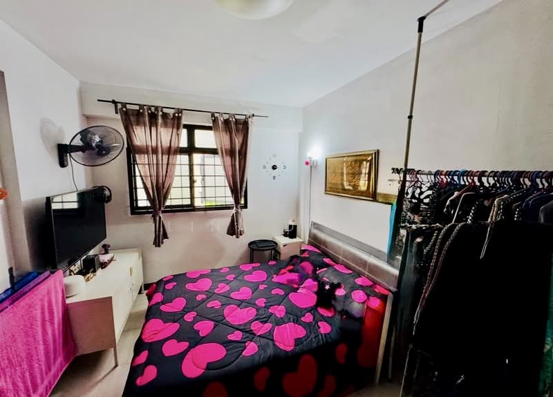 535 Choa Chu Kang Street 51 HDB Flat For Sale at S$ 468,000 | PropertyGuru Singapore - Master Bedroom