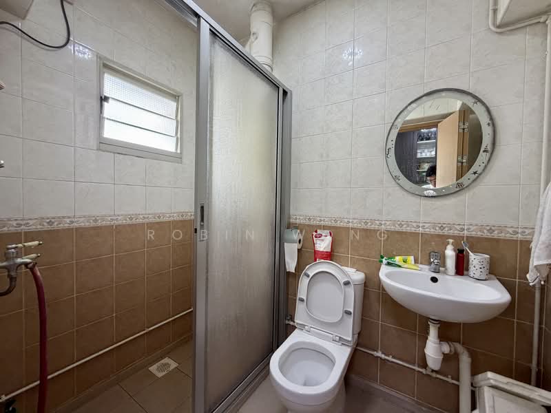 126A Edgedale Plains HDB Flat For Sale at S$ 638,000 | PropertyGuru Singapore - Bathroom