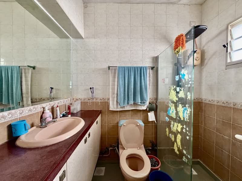 126A Edgedale Plains HDB Flat For Sale at S$ 638,000 | PropertyGuru Singapore - Bathroom