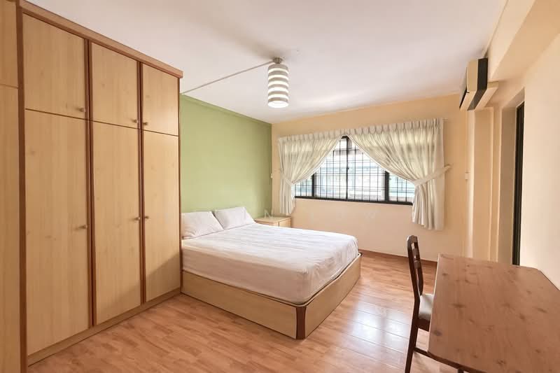 493D Tampines Street 43 HDB Flat For Sale at S$ 700,000 | PropertyGuru Singapore - Bedroom
