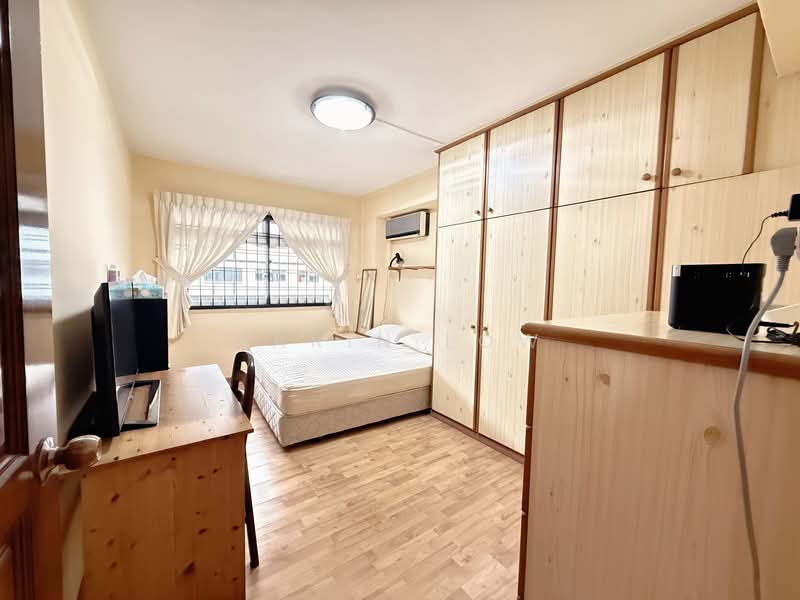 493D Tampines Street 43 HDB Flat For Sale at S$ 700,000 | PropertyGuru Singapore - Bedroom